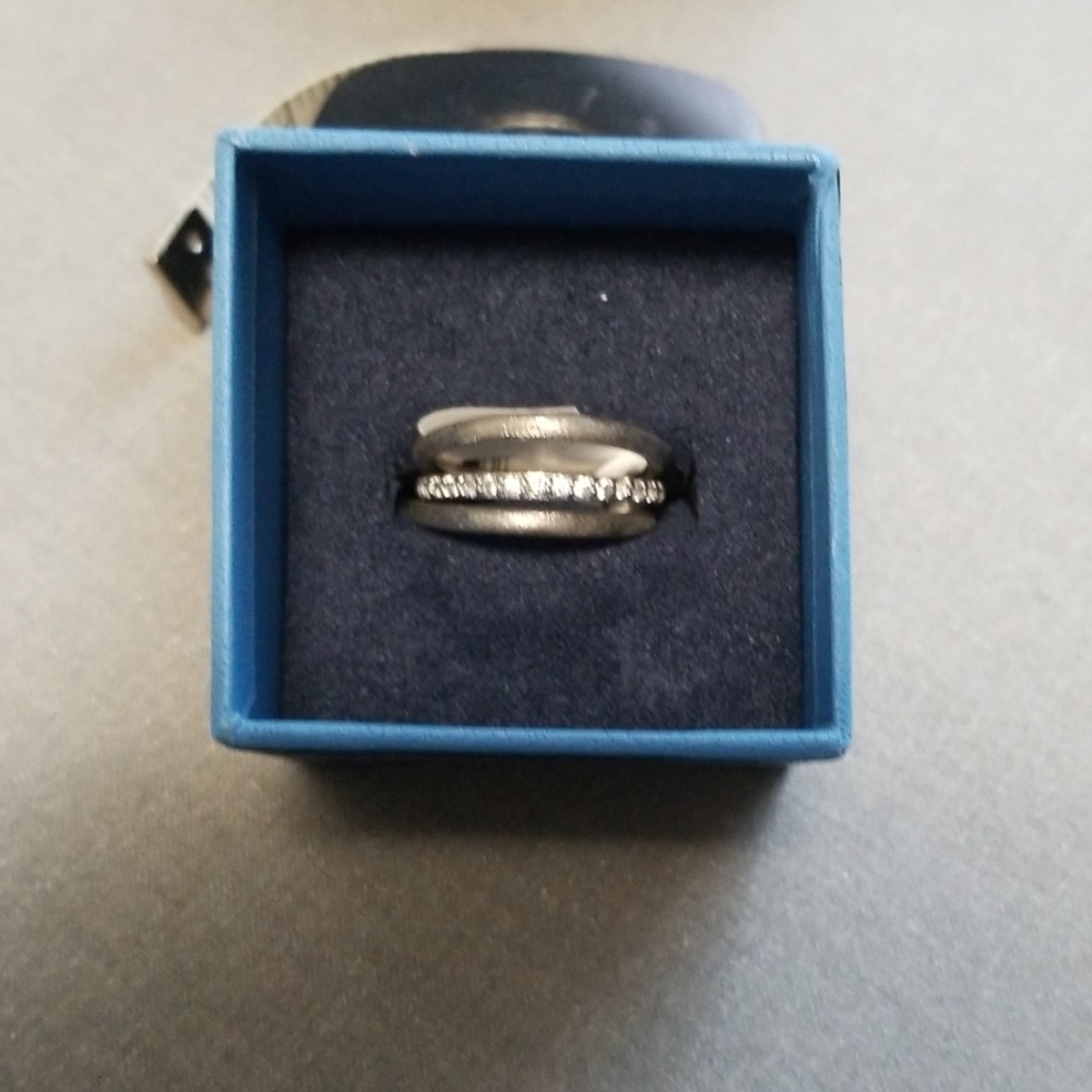 Silver plated ring sz 6